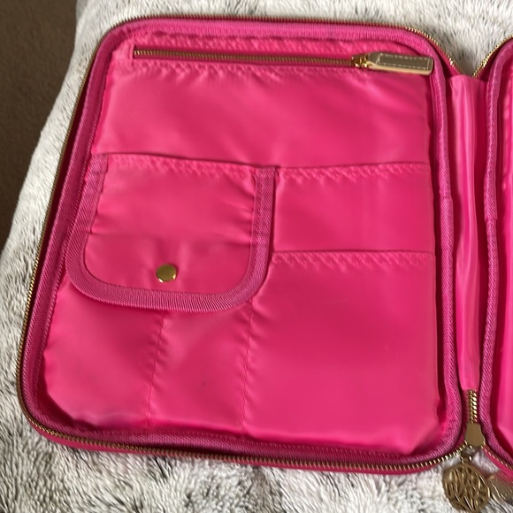 Lilly Pulitzer floral Tablet zip up case - Picture 5 of 8
